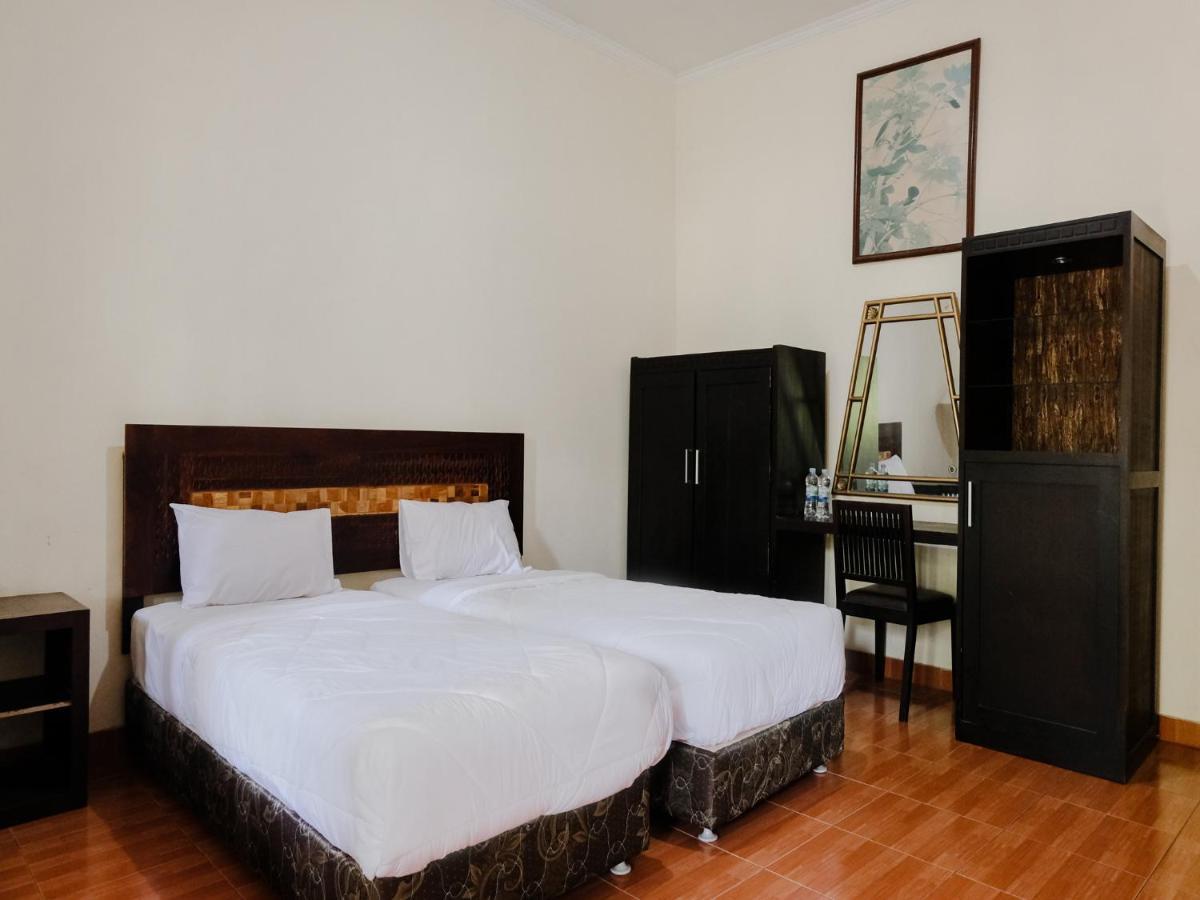 Hotel Mahkota Plengkung By Ecommerceloka Banyuwangi  Exterior photo