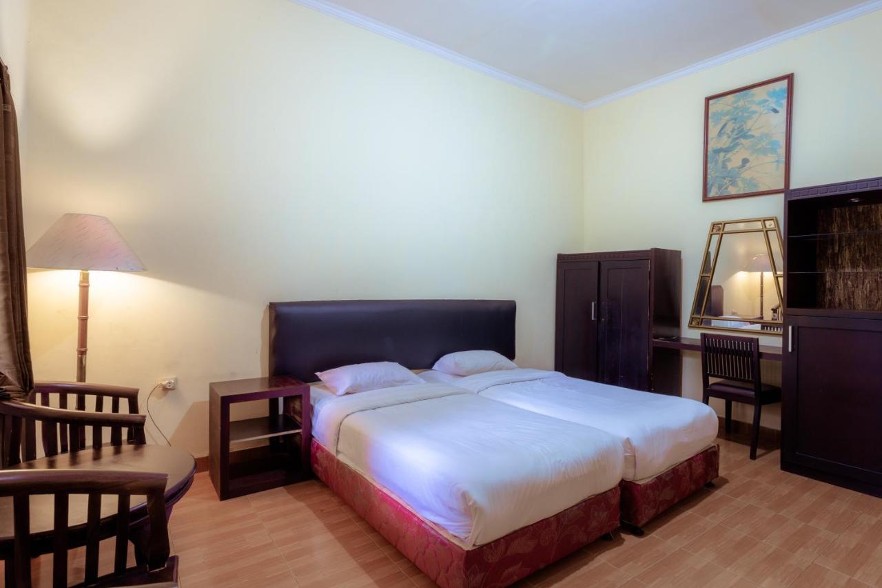 Hotel Mahkota Plengkung By Ecommerceloka Banyuwangi  Exterior photo