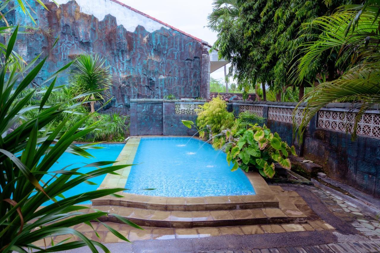 Hotel Mahkota Plengkung By Ecommerceloka Banyuwangi  Exterior photo