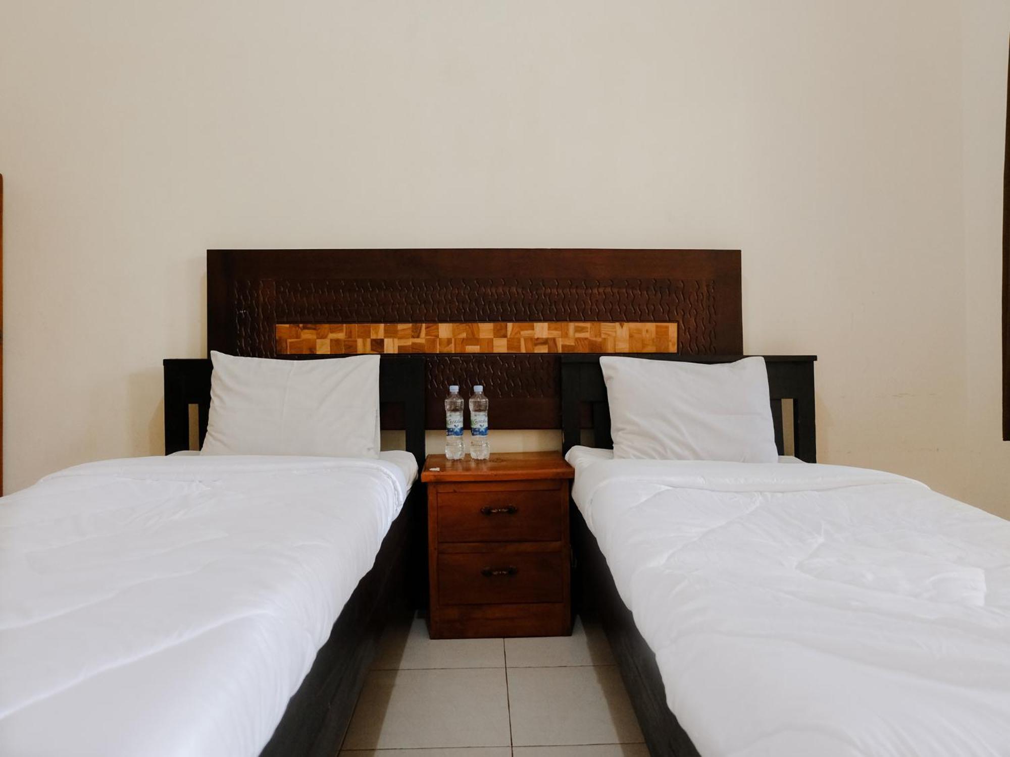 Hotel Mahkota Plengkung By Ecommerceloka Banyuwangi  Room photo